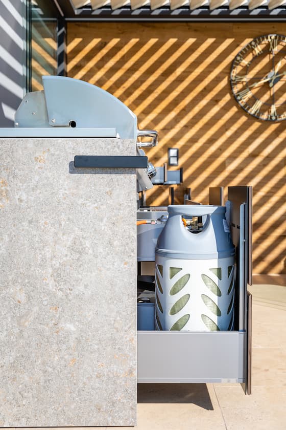 Stauraum für Gasflasche - mehr über Stilgrill