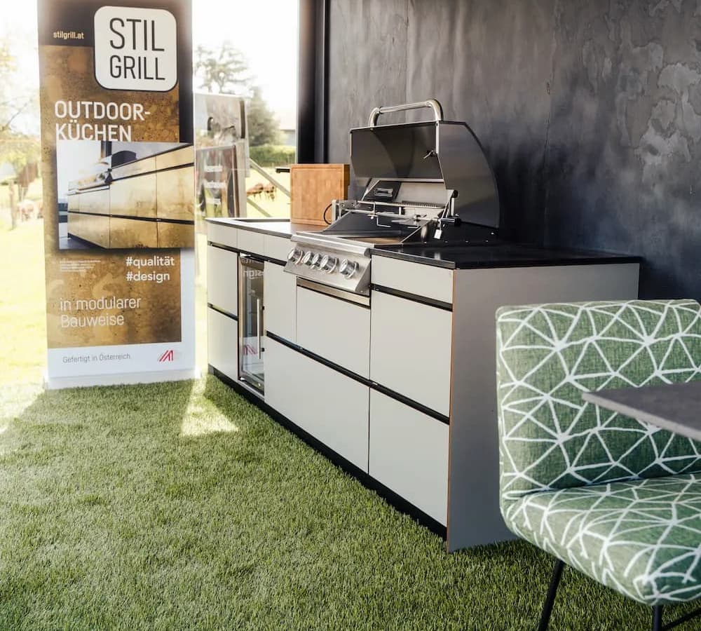 ausstellungsküche kaufen günstig mit Stauraum – stilvolle Ausstellungsküche für den Garten