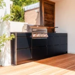 Outdoor Terasse Stilgrill - Outdoor Küche Inspiration mit minimalistischer Edelstahlfront