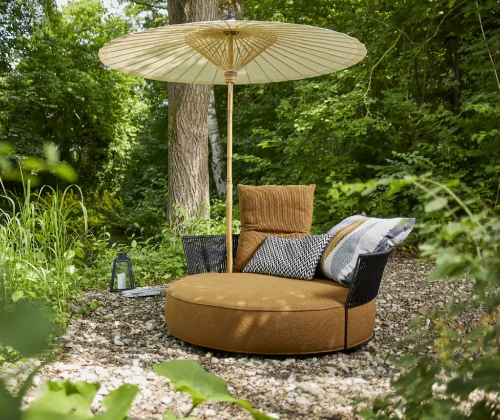 Extravagantes Wohnelement für den Aussenbereich - Outdoor Möbel vom Hersteller – exklusive Sitzgruppe für den Garten