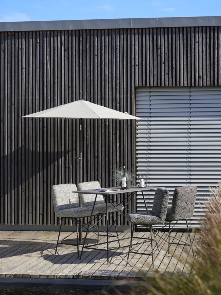 bullfrog olala - Bartisch und Sitzbank - Outdoor Möbel vom Hersteller – exklusive Sitzgruppe für den Garten