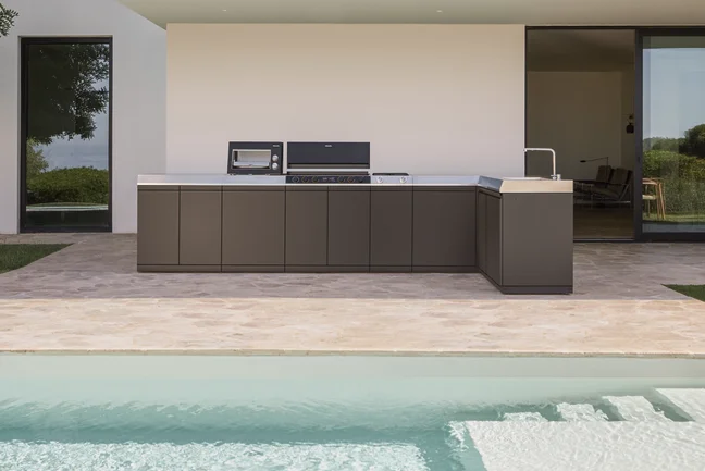 Modulare Miele Outdoorküche Dreams: kombinierbare Module für Garten, Terrasse oder Balkon.